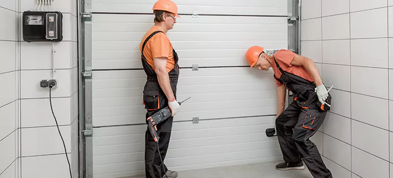 Secure Garage Door Repair in Oak Ridge, FL