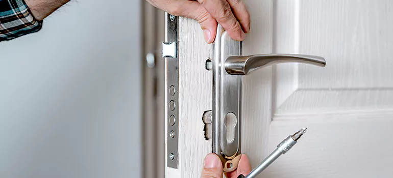 Front Door Knob Repair in Oak Ridge, FL